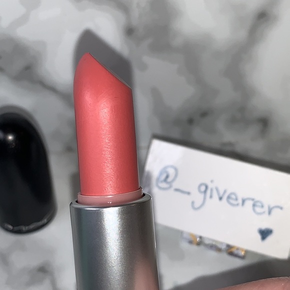 RUNWAY HIT NWOB Retro Matte Lipstick MAC - Picture 6 of 15